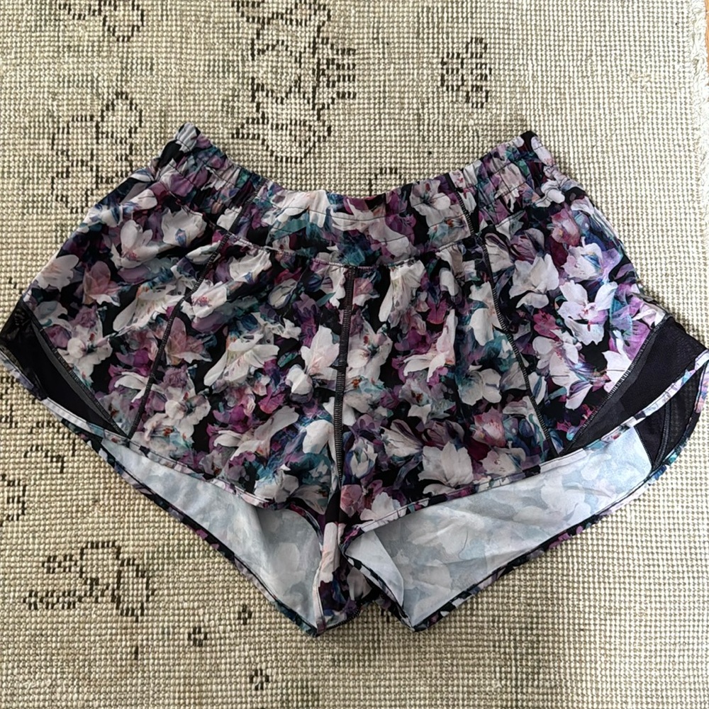 Lululemon Hotty Hot shorts, 2.5”
